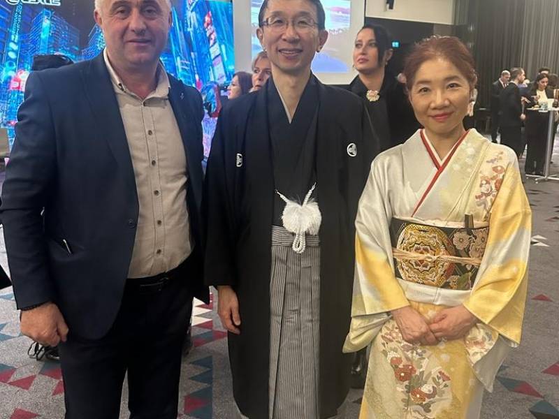 იღებას იაპონიის საელჩოში, სახელმწიფო რწმუნებულთან ერთად, ესწრებოდა ცაგერის...